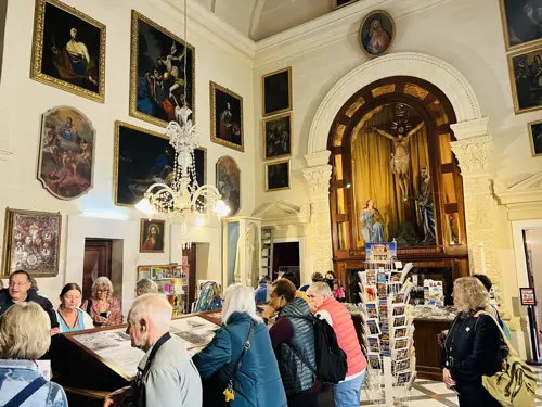IMG_group_scenery_museum.jpeg