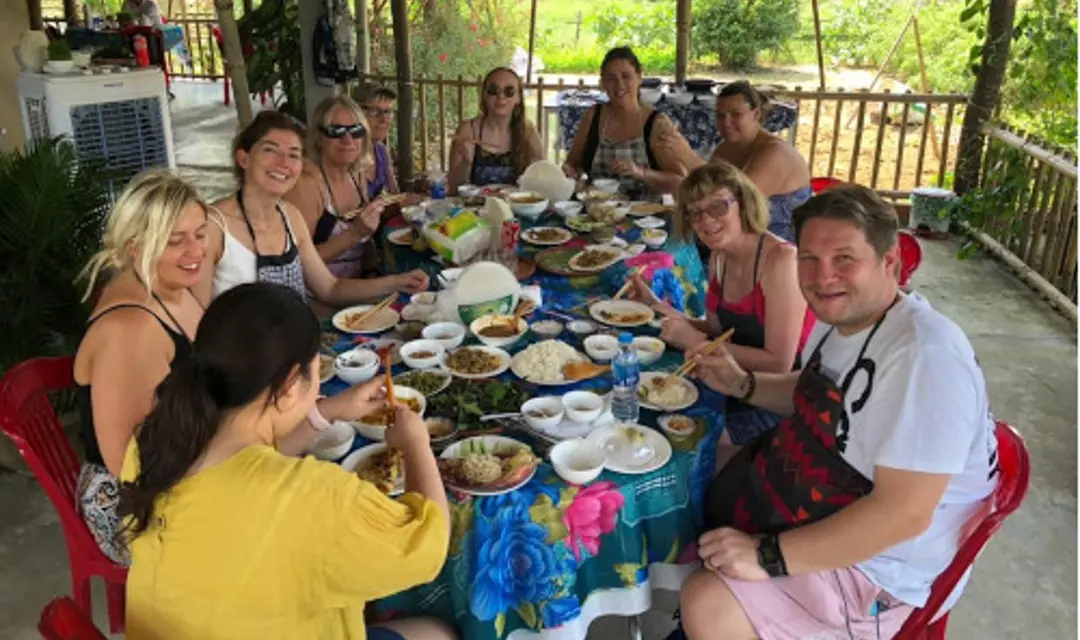 eating in vietnam