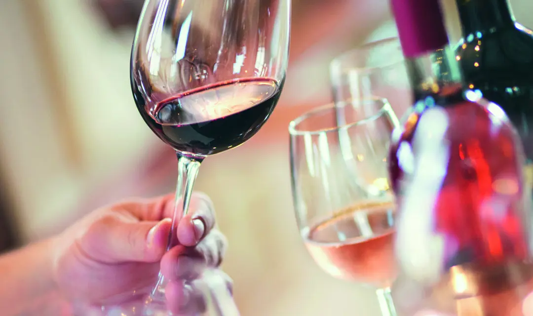 iStock_glass of wine 000076523599.jpg