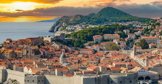 Croatia-Dubrovnik-OldTown-DesktopBanner1-1920x700