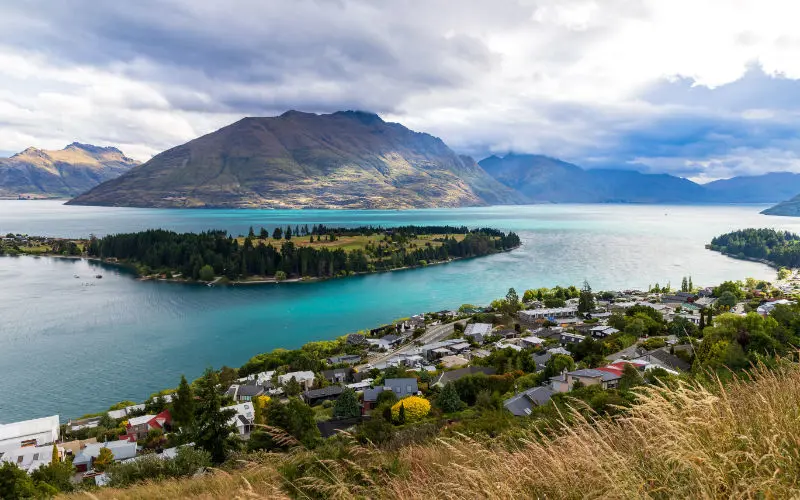 Lake Wakatipu - things to do in New Zealand