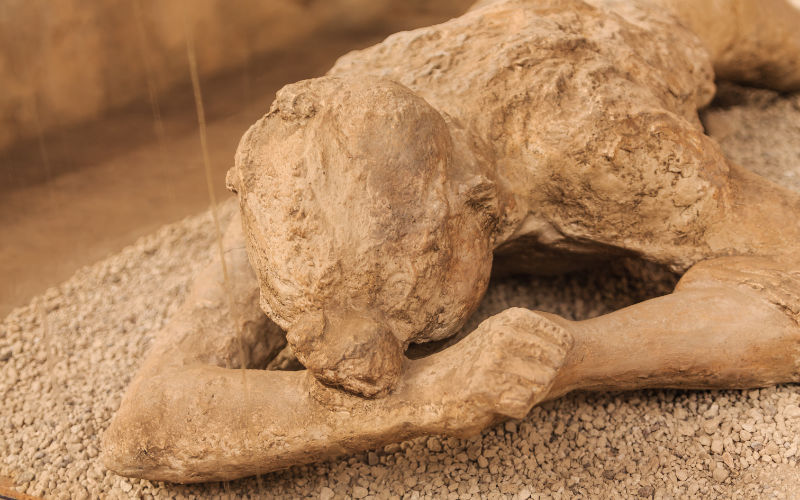 Italy-Pompeii-GardenOfFugitives-800x500