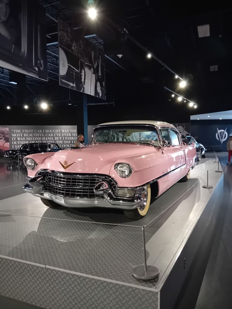 Elvis Cadillac.jpg