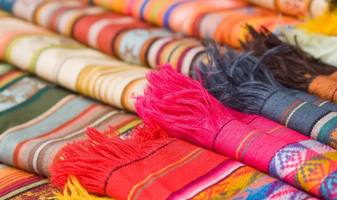 RF_Ecuador_Otavalo_Market_Textiles_GettyImages-118197189.jpg