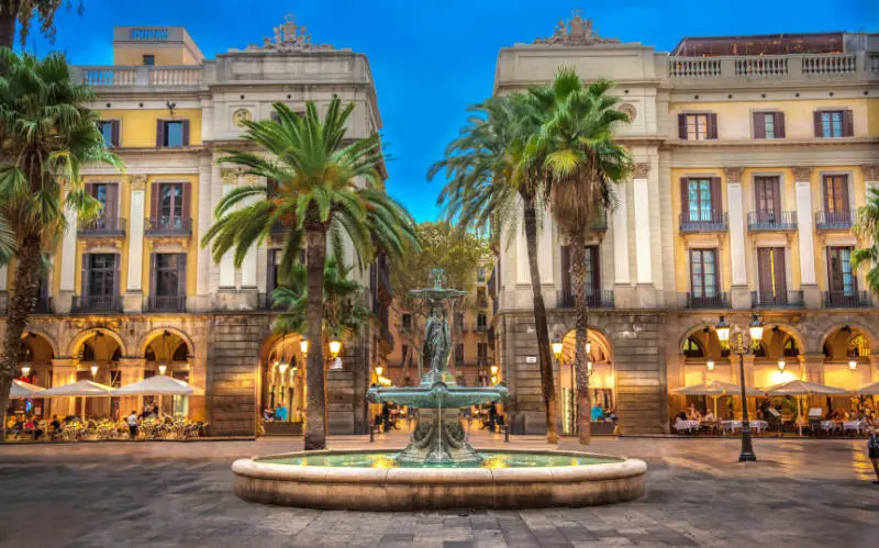 Famous Barcelona Buildings - Plaça Reial
