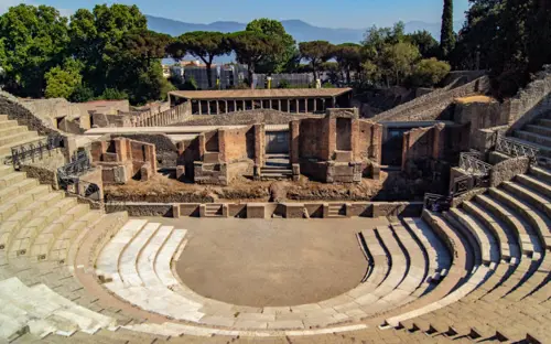 Italy-Pompeii-Theatre-800x500